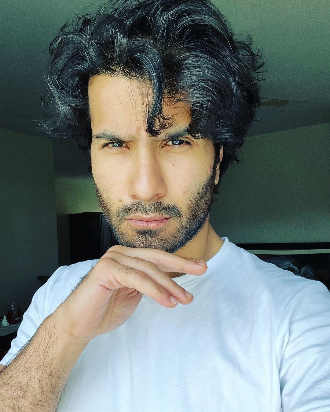 Feroze Khan is criticized by celebrities for sharing personal data