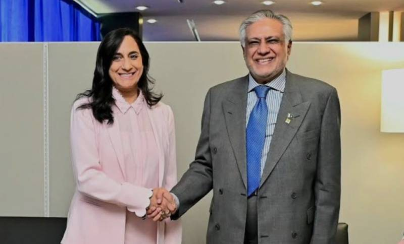 Pakistan, Canada FMs Discuss Trade and Investment Cooperation