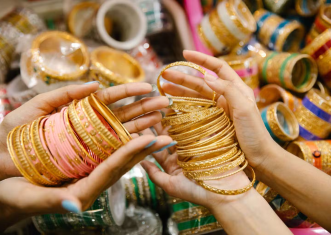 Gold Price Falls Back Near Rs. 4.3 Lakh Per Tola in Pakistan