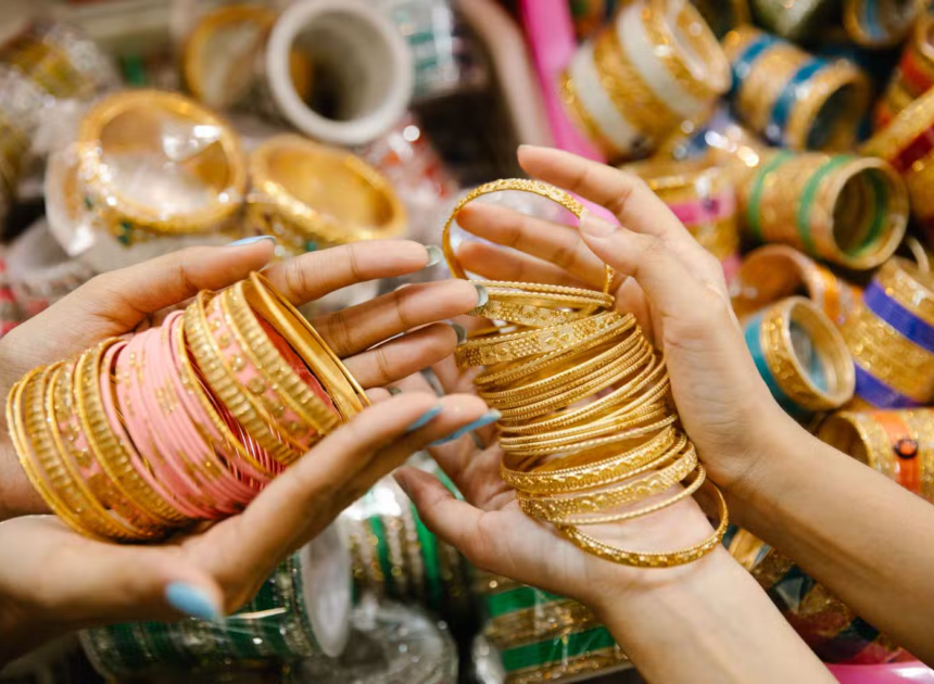 Gold Price Falls Back Near Rs. 4.3 Lakh Per Tola in Pakistan