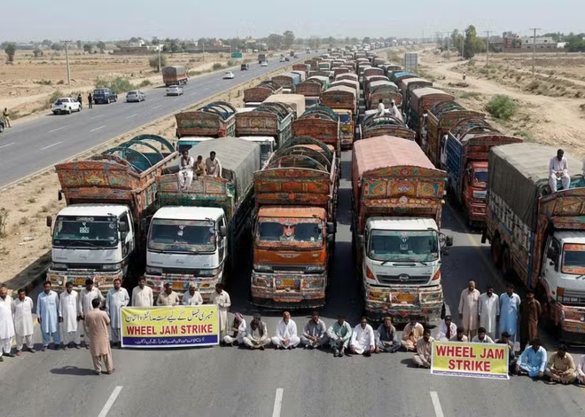 All Pakistan Goods Transporters Announce Nationwide Strike From October 10