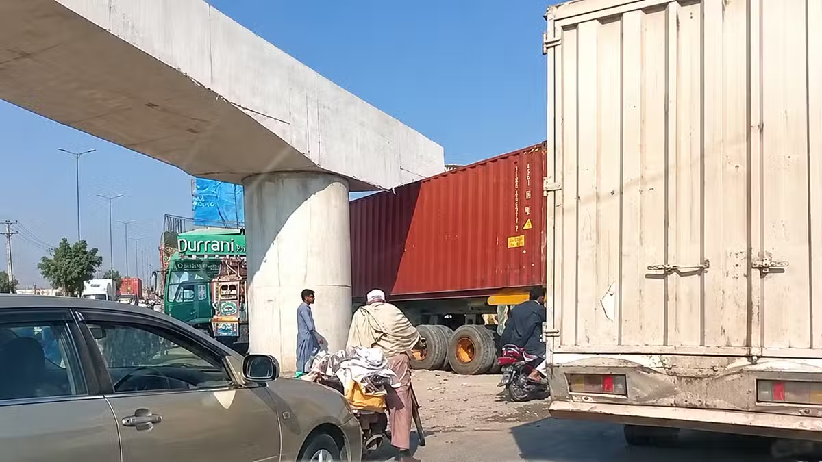Container Truck Gets Stuck Under Newly Constructed Flyover in Charsadda, KP